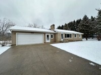 Building Photo - 3 Bedroom Home with Large Yard – Western Schools