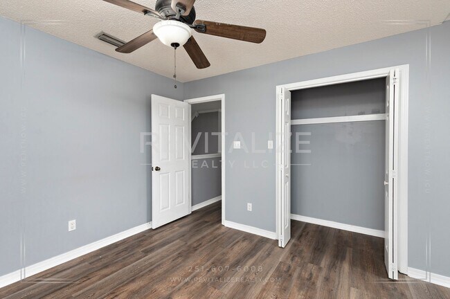 Building Photo - Creole Style 3 Bed 2.5 Bath Home on Oversized Lot