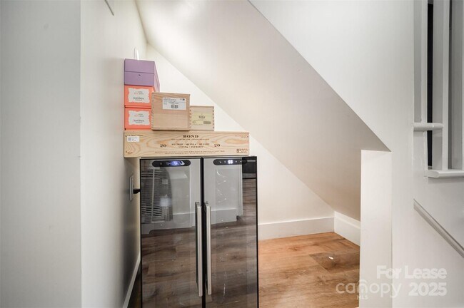 Building Photo - 4611 Hedgemore Dr