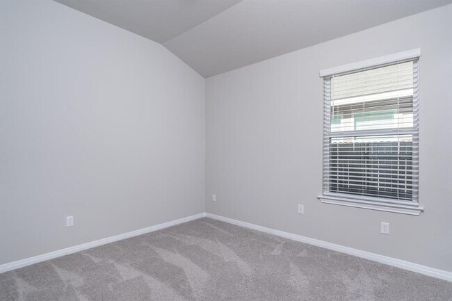 Building Photo - 113 Outlaw Dr