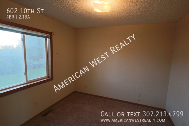 Building Photo - 602 10th St