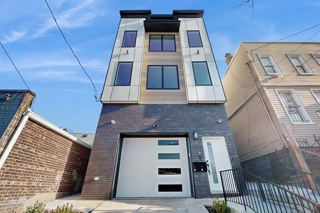 Building Photo - 110 Pamrapo Ave