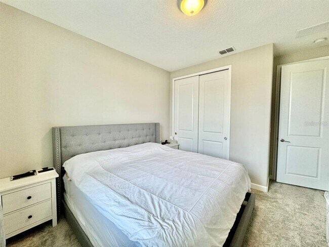 Building Photo - 2854 Hilliard Dr