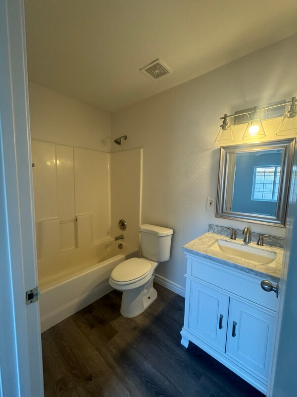 Building Photo - 2702 E Juniper Ave