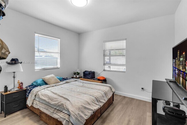 Building Photo - 3055 NW 23rd Ave