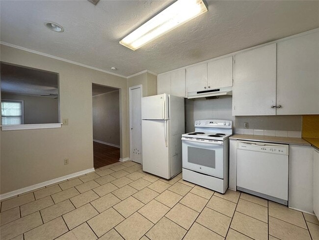 Building Photo - 110 E Dale St