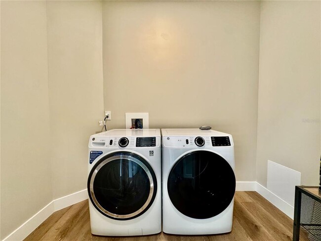 Building Photo - 56 Columbia Ln