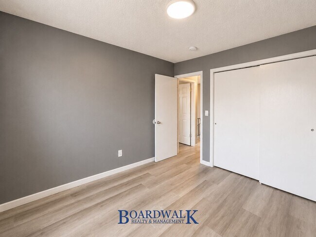 Building Photo - 572 400 N