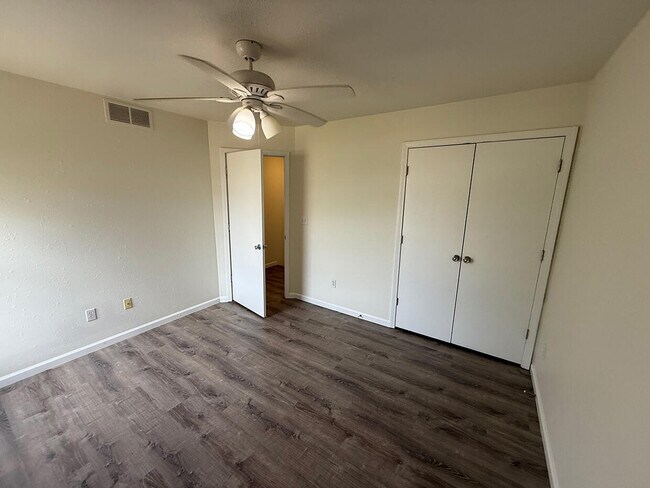 Building Photo - 1417 Raleigh Dr