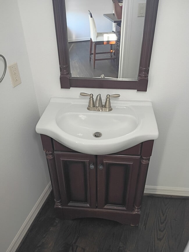 Building Photo - 150 Carson Ct