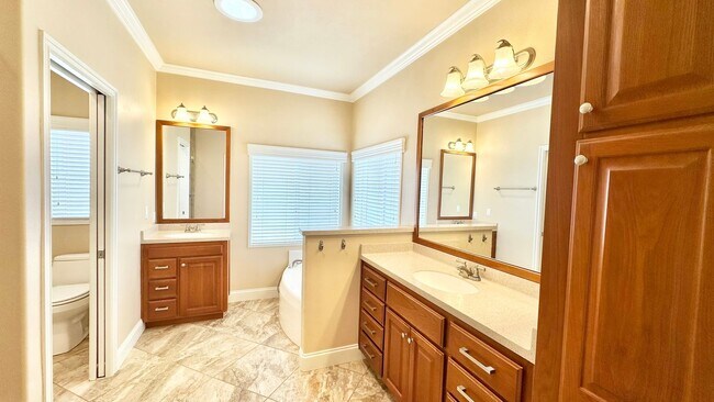 Building Photo - Stunning Single-Story with Spacious Deck, Panoramic Views, on Gated/Fenced Property!