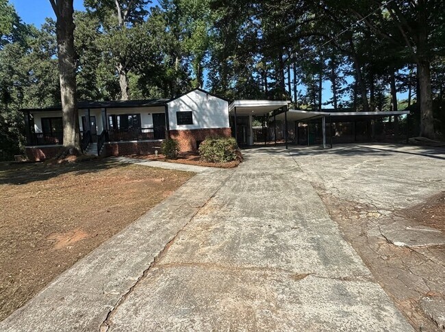 Building Photo - 1847 Derrill Dr