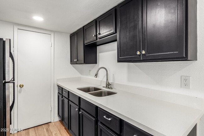 Building Photo - 4001 S 45th St