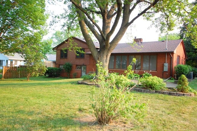 Building Photo - 3 Bedroom 2 Bathroom 2 Stall Attached Garage - Boone Iowa