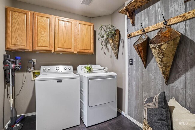 Building Photo - 11909 W Patrina Dr