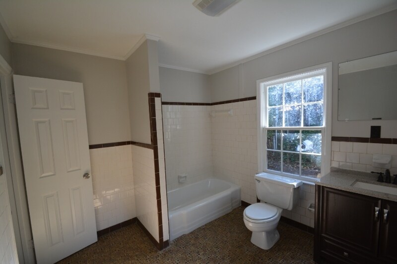 Building Photo - 1374 Enota Ave NW