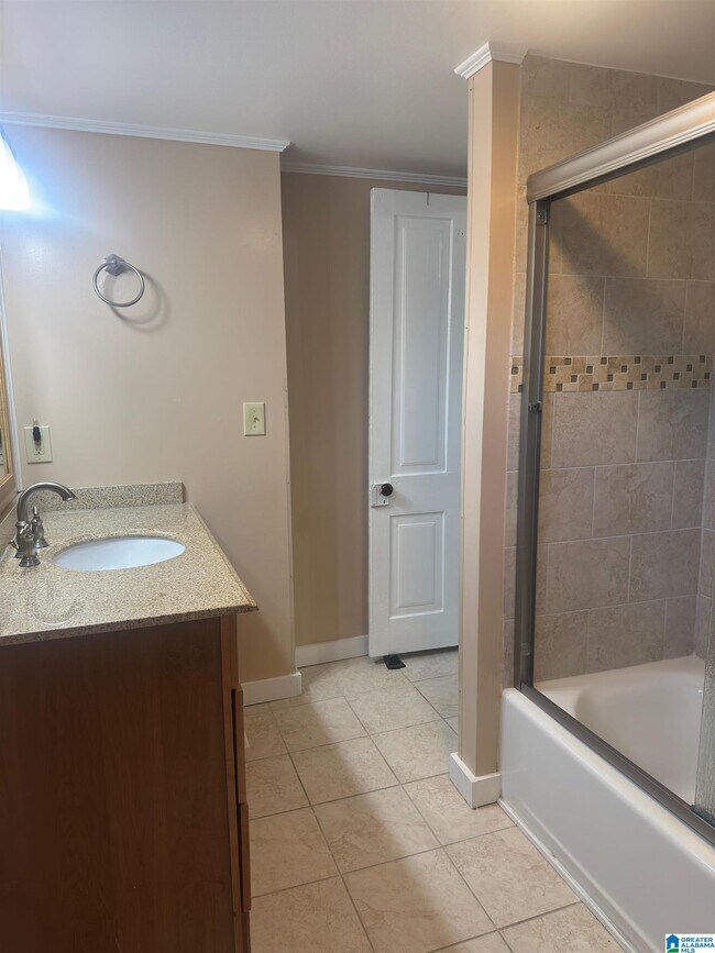 Building Photo - 3904 8th Ct S