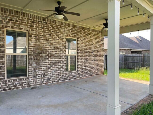 Building Photo - 104 Kloe Ct
