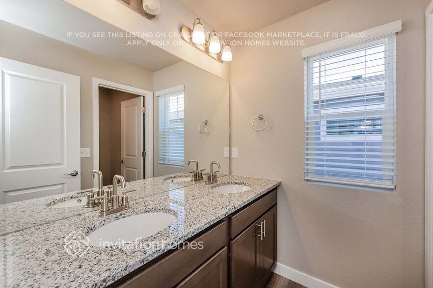 Building Photo - 13613 Arriba Dr