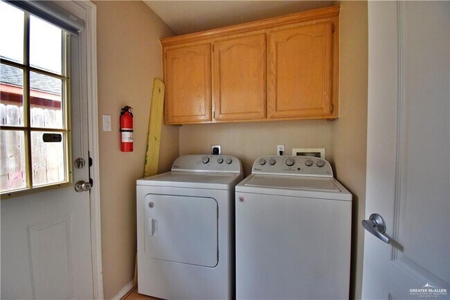 Building Photo - 14 Douglas