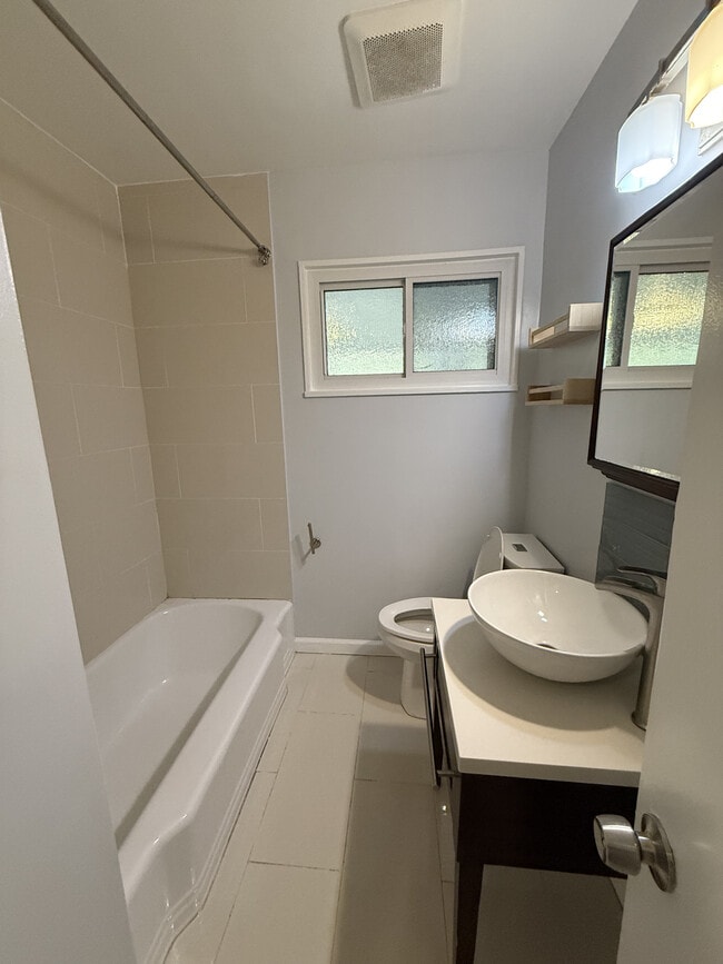 Building Photo - 430 Wimbledon Road Northeast