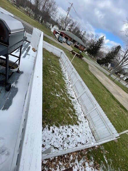 Small fenced in yard - 3913 Evergreen Ave SE