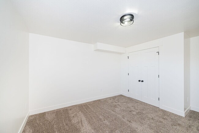 Building Photo - 8410 S 890 E