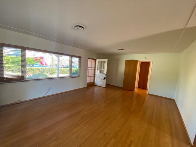 Building Photo - 1651 Chiswick Ct