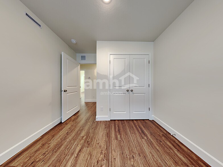 Building Photo - 11091 S Blue Bayou Dr