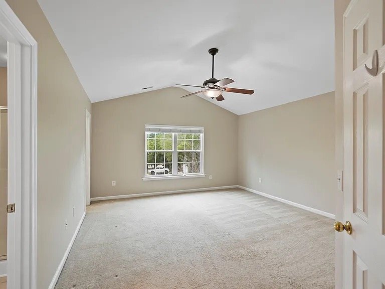 Building Photo - 11 Kinglet Ct