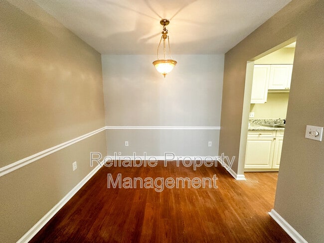 Building Photo - 406 S Walton Dr