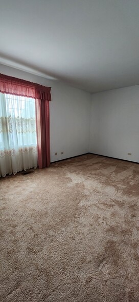 Building Photo - 322 Russet Way