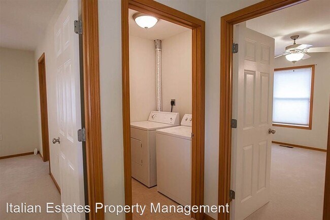 Building Photo - 3 br, 2.5 bath House - 600 Highland Ridge