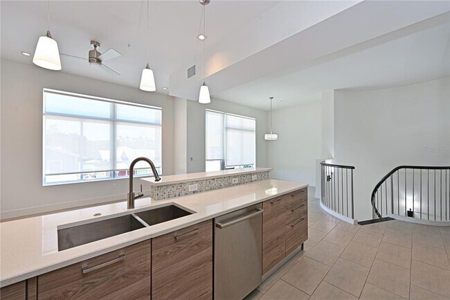 Building Photo - 221 Cosmopolitan Ct