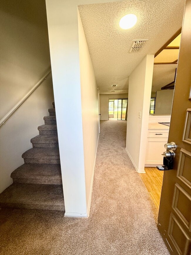 Building Photo - Serene Living at Townhomes of Lake Seminole 2/1.5 - 2 story condo