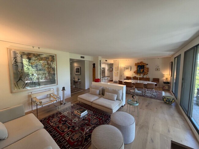 Building Photo - 3 bedroom | 2 bathroom | 4th floor condo in East Sacramento