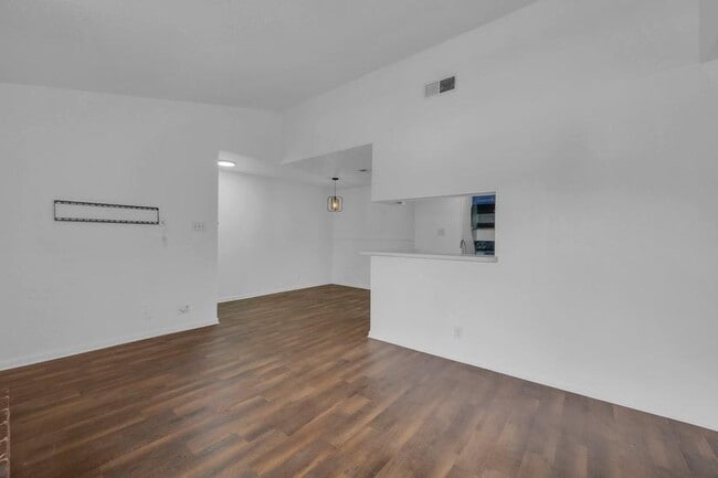 Building Photo - 2006 Cloisters Dr