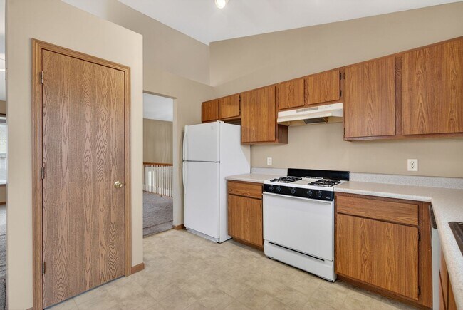 Building Photo - Charming 3 Bedroom with Garage!