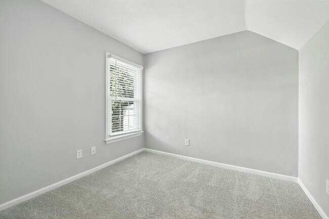 Building Photo - 412 Desertmartin Way