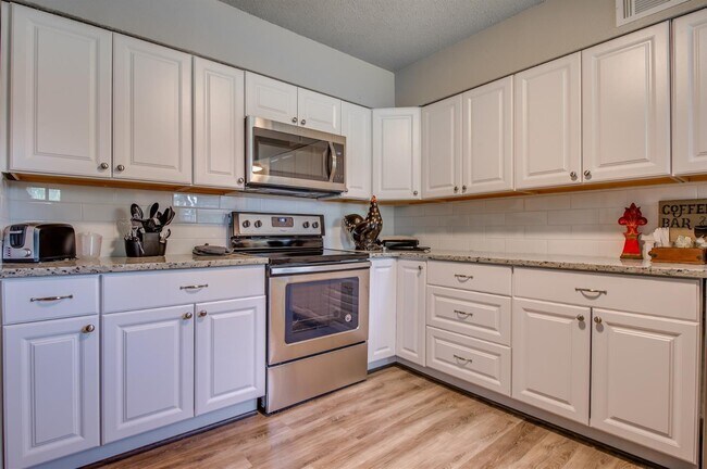 Building Photo - PRE-LEASING for AUGUST Move in - Recently Remodeled 4/2/1 near Texas Tech