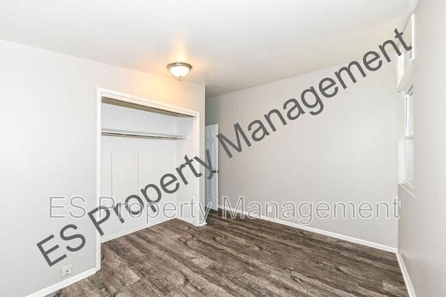 Building Photo - 1631 Elmhurst Dr