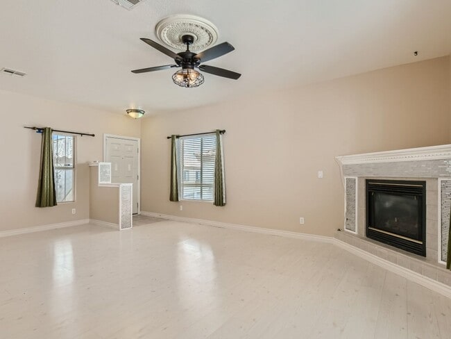 Building Photo - AMAZING COMPLETELY REMODELED CONDO IN NW