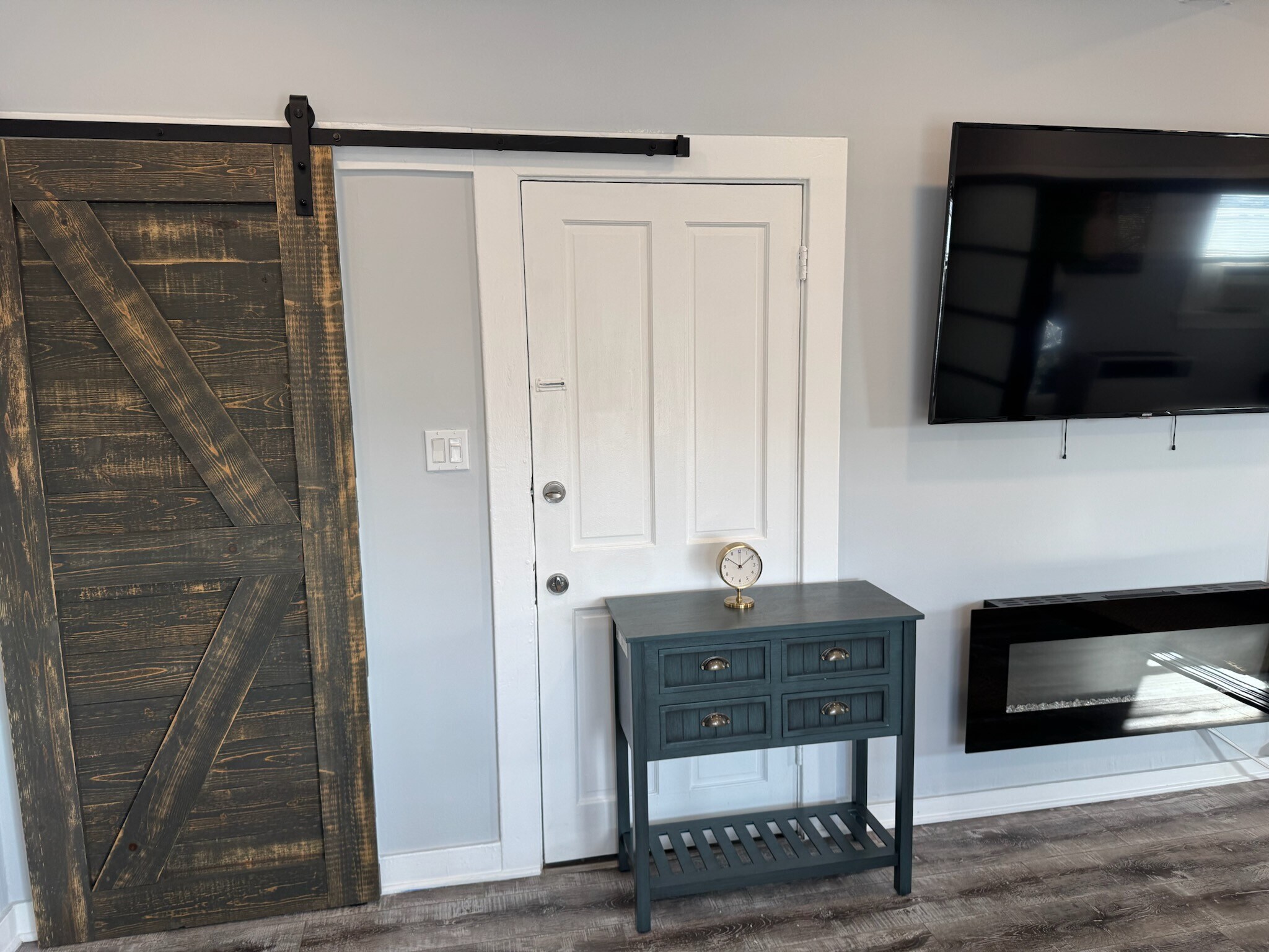 Building Photo - 5919 Lexington Ave