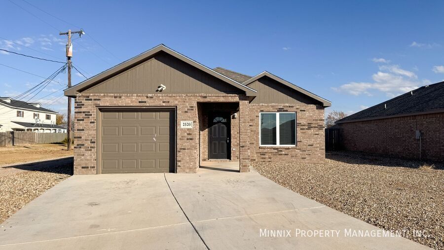 Primary Photo - 2520 N Ave O