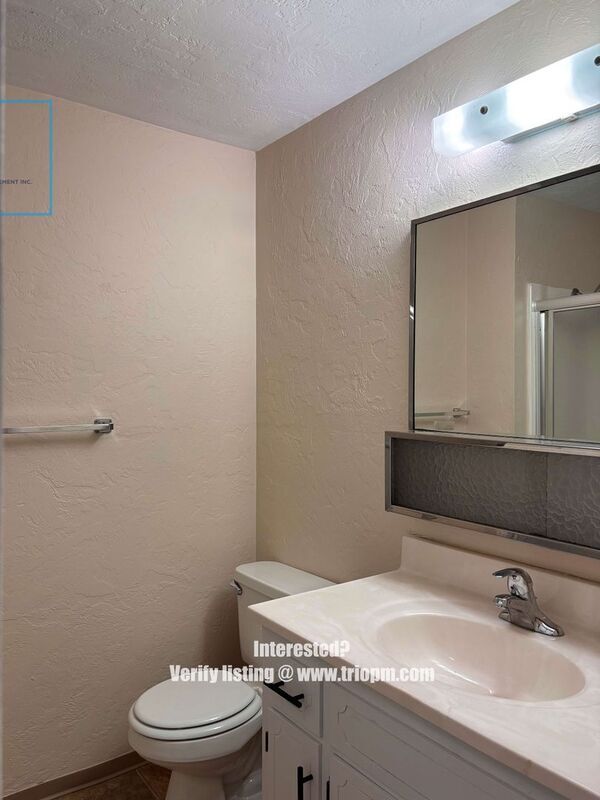 Building Photo - 1010 Satre St