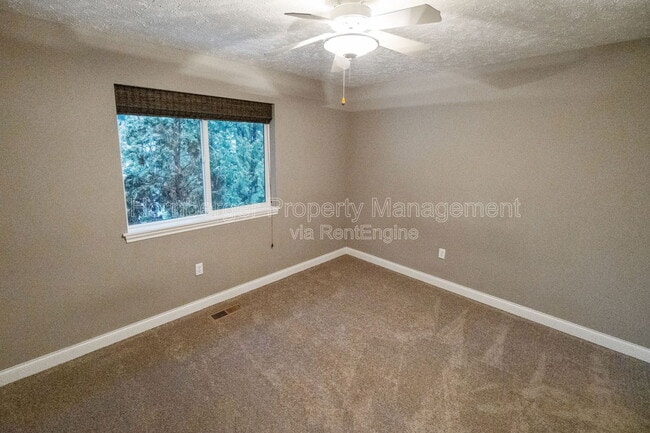 Building Photo - 6415 S Woodland Ct