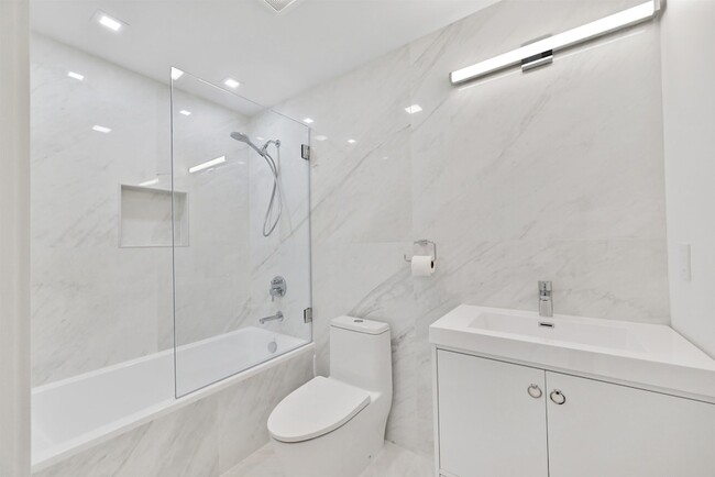 Building Photo - 122 Jefferson St