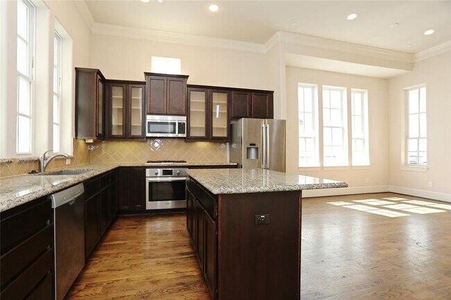 Building Photo - 3216 McKinney St