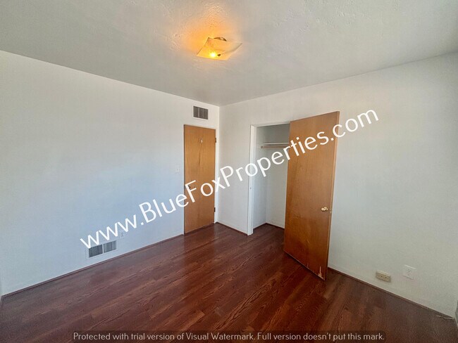 Building Photo - 3137 E Linden St