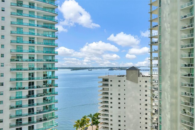 Building Photo - 1300 Brickell Bay Dr